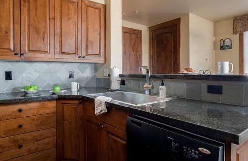 Jackson Condo | Outpost: Grand View 3110 -Walk to Town Square! AC!