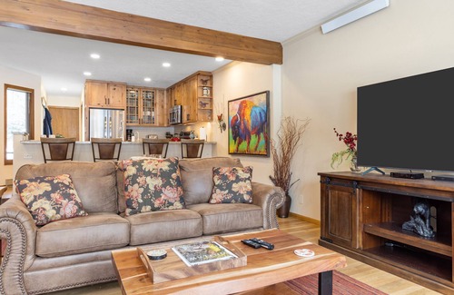 Jackson Hole House | Outpost: Teton Shadows Shoshone D - New to Outpost Portfolio