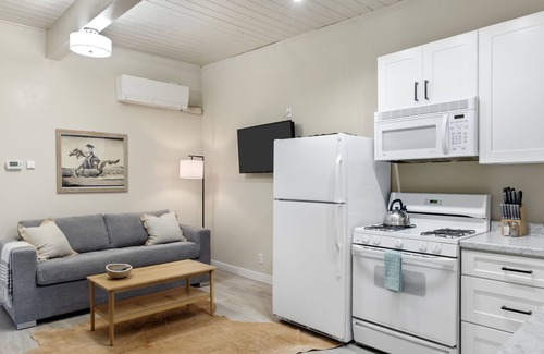 Jackson Apartment | Outpost: Town Square Lodge 7 - Close to Town Square!