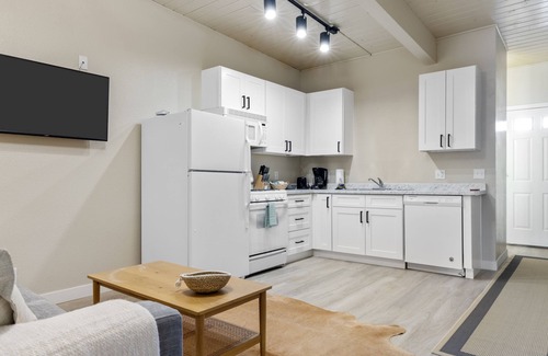 Jackson Apartment | Outpost: Town Square Lodge 7 - Close to Town Square!