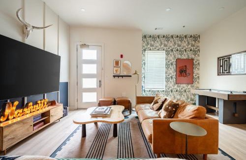 Five Points House | Outrider Buyout- 3 units by AvantStay Sleeps 36