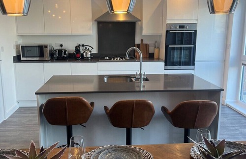 Milton Keynes House | Outstanding 4-Bedroom Town House