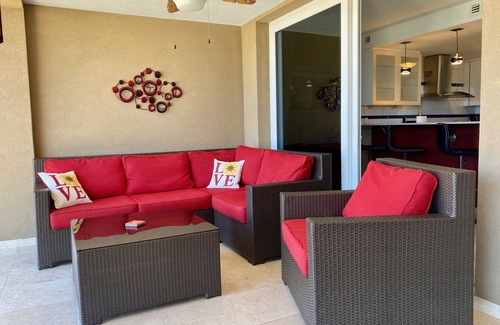 Eagle Beach Condo | OUTSTANDING OASIS 4th FLOOR CONDO At EAGLE BEACH