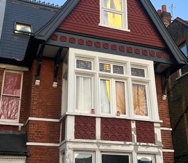 West Ealing Apartment | Outstanding Studio Flat in West Ealing