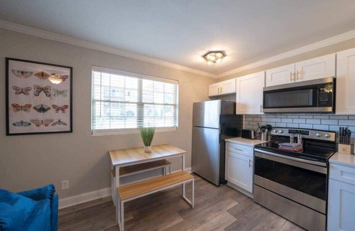 North Camellia Acres Apartment | OV Mosaic - Aloe Suite