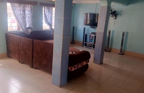Lira Bed & Breakfast | Oval Guest House