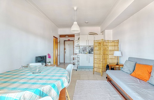 Cacilhas Apartment | Over the Rainbow
