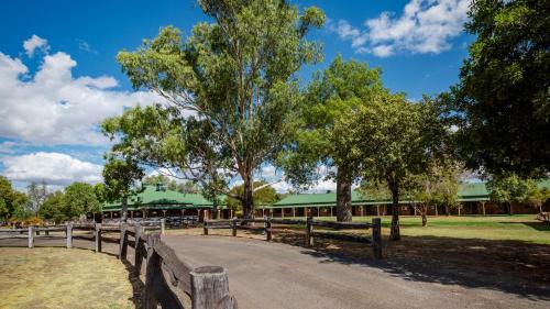 Roma Hotel | Overlander Homestead Motel