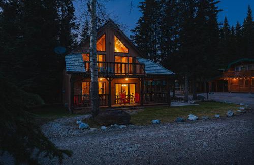 Jasper East Cabin | Overlander Mountain Lodge