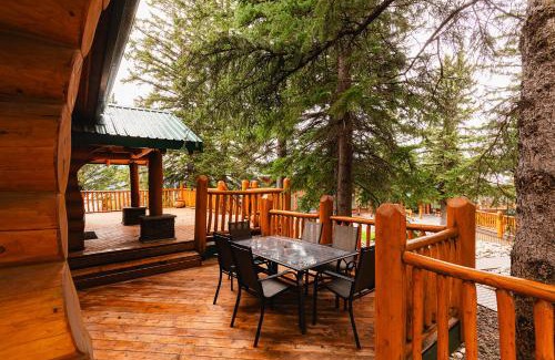 Jasper East Cabin | Overlander Mountain Lodge