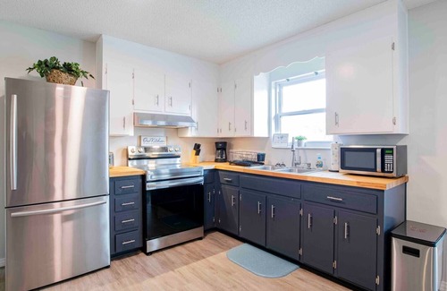 Brent House | Overlook Backyard Retreat~families welcome~central