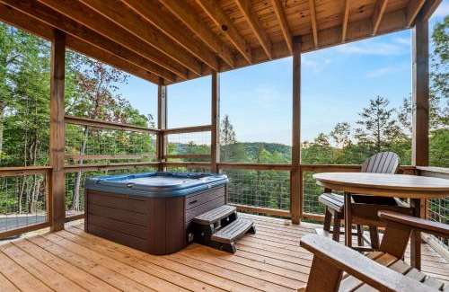 Gatlinburg - Pigeon Forge House | Overlook Swim Lodge - Indoor Heated Pool, 3 Decks, Hot Tub, Theatre, Game Room - Minutes to PF & Dollywood