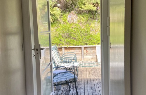 Tutukaka House | Overlooking beautiful Tutukaka Harbour. Only 100m from Pacific Bay beach