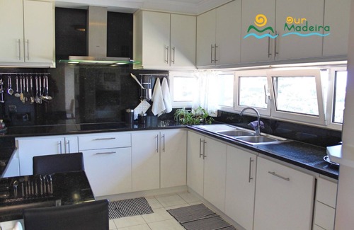 Estrela da Calheta Villa | Overlooking Calheta Beach | Casa Do Julio