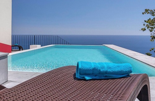 Estrela da Calheta Villa | Overlooking Calheta Beach | Casa Do Julio