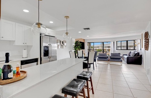 Key Largo Condo | Overlooking The Marina and Ocean Includes Use of Golf Cart Pet-Friendly