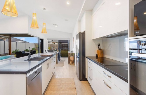 Pialba House | Oversized 1 bedroom on Oceanblue