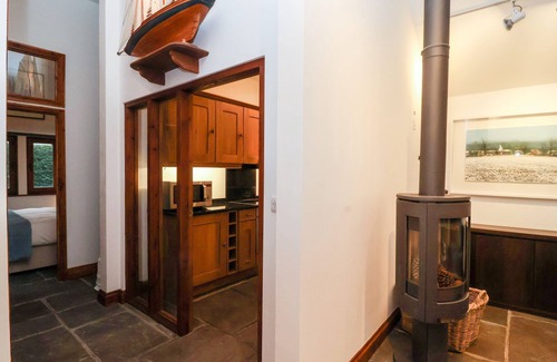 Kettleburgh Cottage | OWL COTTAGE, pet friendly in Framlingham