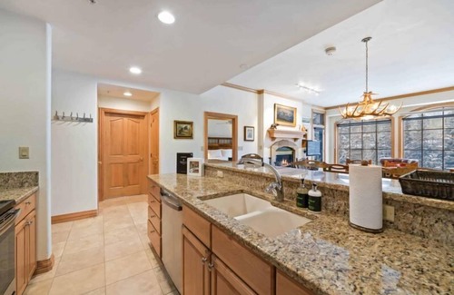 Highlands Townhomes Condo | Oxford Court 308 - 2 Bedroom Residence