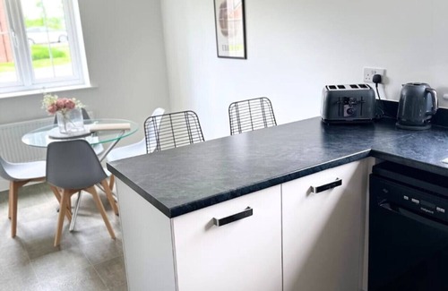 Thame Apartment | Oxford-Henry Blyth Gardens
