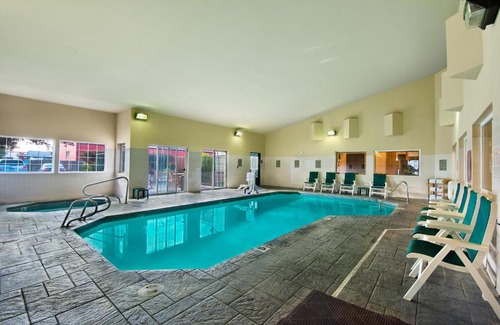 Hermiston Hotel | Oxford Suites Hermiston