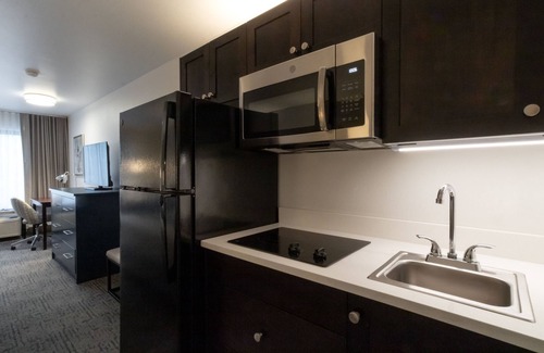 Hayden Island Hotel | Oxford Suites Portland - Jantzen Beach