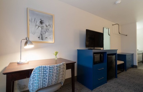 Hayden Island Hotel | Oxford Suites Portland - Jantzen Beach