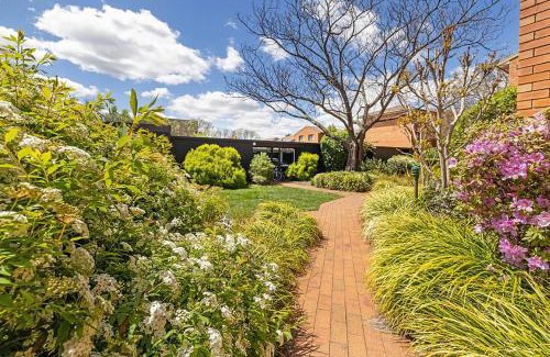 Manuka Apartment | Oxley Court Serviced Apartments