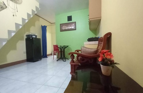 Naga Hotel | OYO 1048 Jomckayl Apartelle