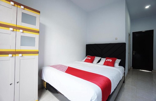 Manado Hotel | OYO 2566 Putri Kesia Rooms