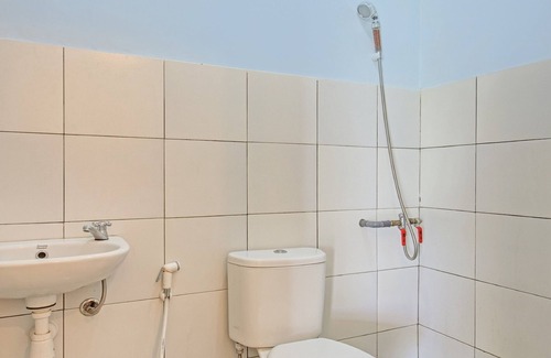 Mojokerto House | OYO 3208 Villa Inn App Trawas Bintaro Syariah