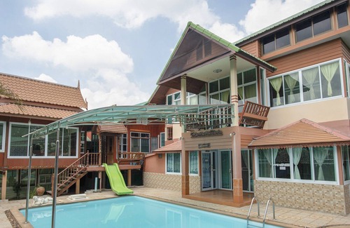 Bang Len Hotel | OYO 402 Raknatee Resort