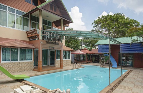 Bang Len Hotel | OYO 402 Raknatee Resort