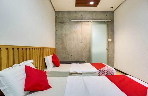 Ayer Tawar Hotel | OYO 89454 Hotel Pavilion Inn