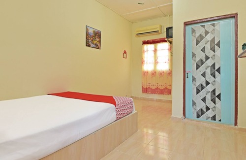 Kampung Ru Muda Hotel | OYO 90689 Chalet Kak Siti