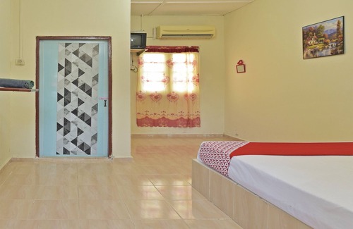 Kampung Ru Muda Hotel | OYO 90689 Chalet Kak Siti