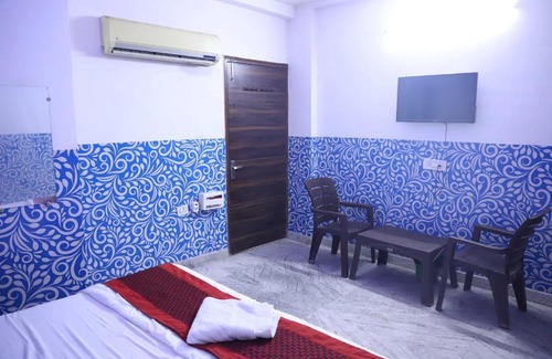 Faridabad Hotel | OYO 90727 Tree House