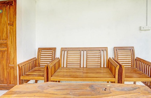 Trawas Hotel | OYO 91612 Villa A1