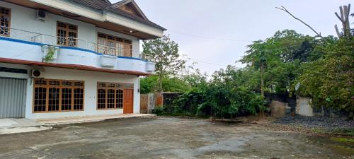 Pangkajene Hotel | OYO 92659 Wisma Deli Syariah Near RSUD Nene Mallomo Sidenreng Rappang