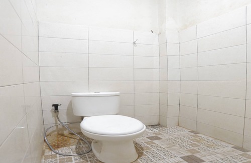 Borneo Hotel | OYO 93127 Penginapan Budhe Sri