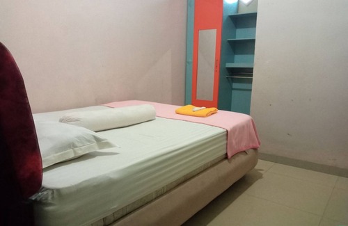 Sulawesi Hotel | OYO 93532 Kost Nian Syariah Near SPBU Pertamina 74.91657 Mattirotasi Sidrap