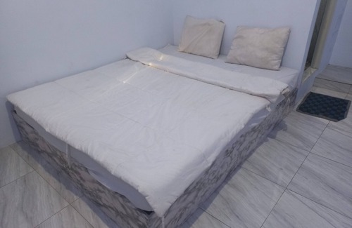 Slawi Hotel | OYO 93900 Guest House Cinta Damai