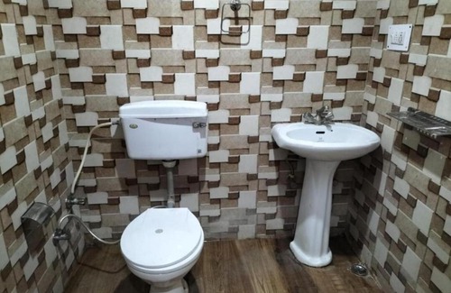 Garhmukteshwar Hotel | OYO Ashirwad Hotel