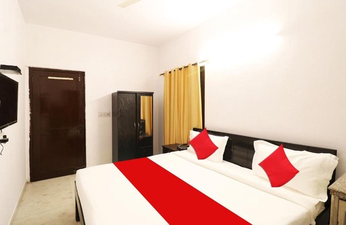 New Friends Colony Hotel | OYO Diamond Suite Near Lotus Temple