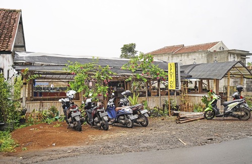 Cimahi House | OYO Homes 90914 Eco Tourism Desa Cipada Bukit Senyum Homestay Syariah