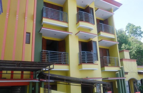 Prigen Hotel | OYO Life 90646 Villa Karsinem Pasuruan