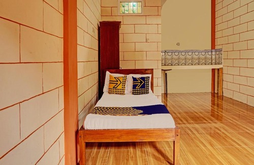 Kepanjen Hotel | OYO Life 92568 Penginapan Joglo Syariah