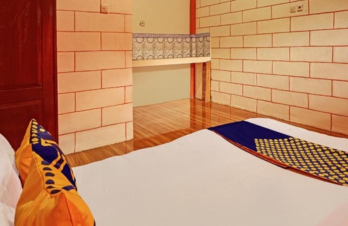 Kepanjen Hotel | OYO Life 92568 Penginapan Joglo Syariah