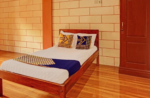 Kepanjen Hotel | OYO Life 92568 Penginapan Joglo Syariah