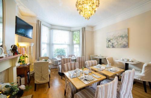 Summertown Hotel | OYO Lina Guest House